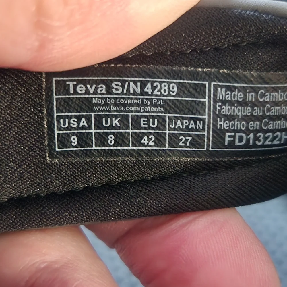 Teva Minam Sandals size 9